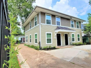 Urban Oasis, 5 bedroom, 8 beds, Gated Parking